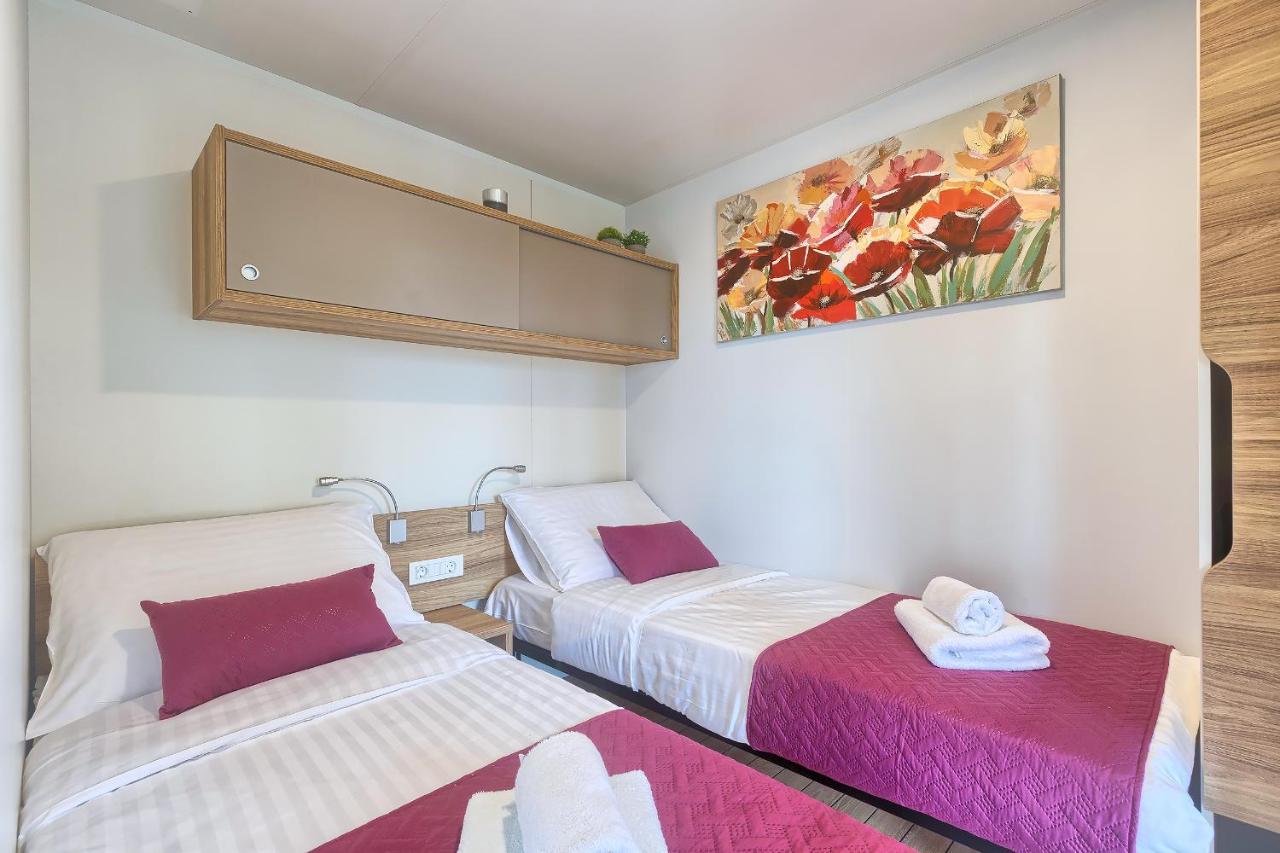 Total Escape Mobile Home Nera Camp Porton Biondi โรวีน ภายนอก รูปภาพ