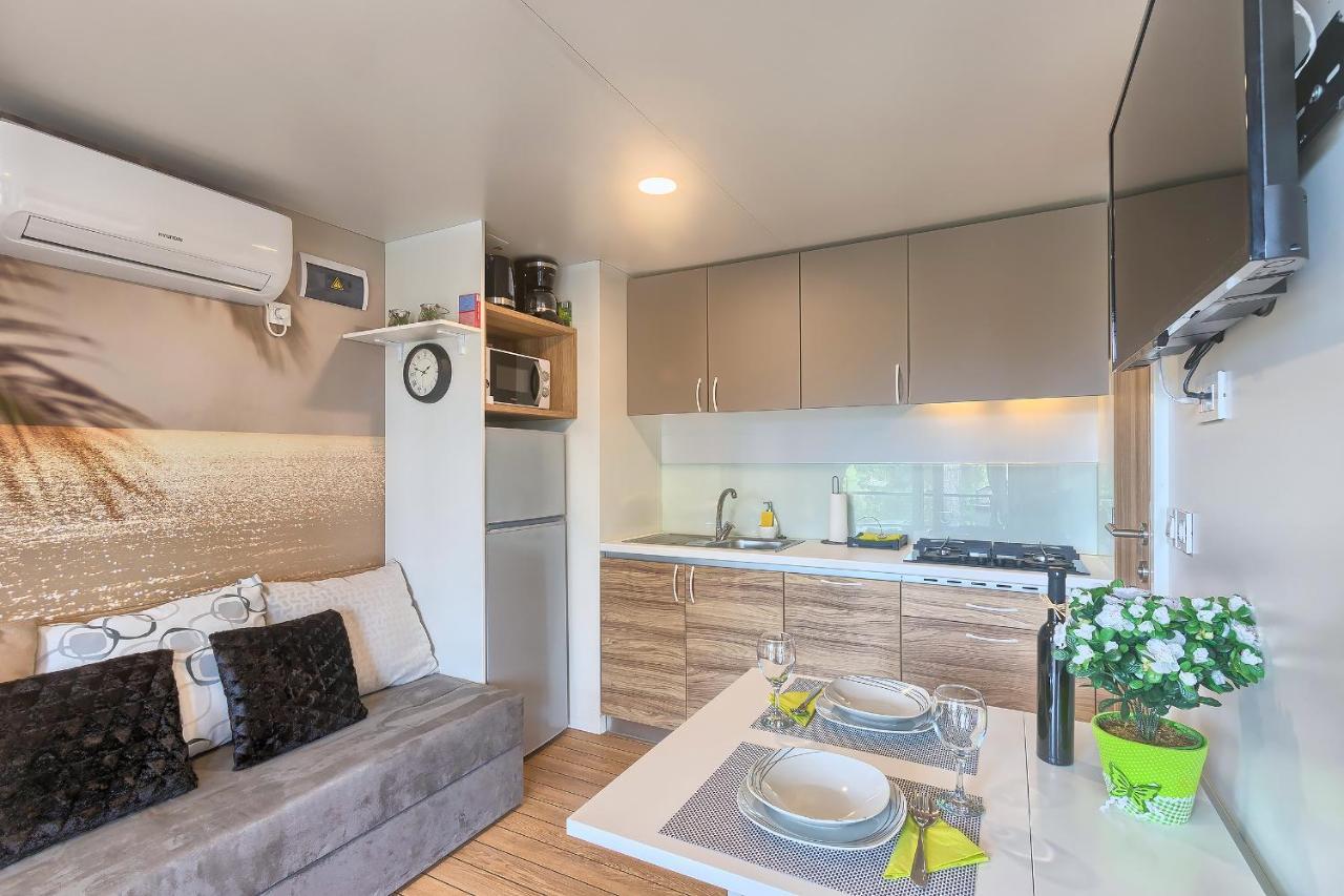 Total Escape Mobile Home Nera Camp Porton Biondi โรวีน ภายนอก รูปภาพ